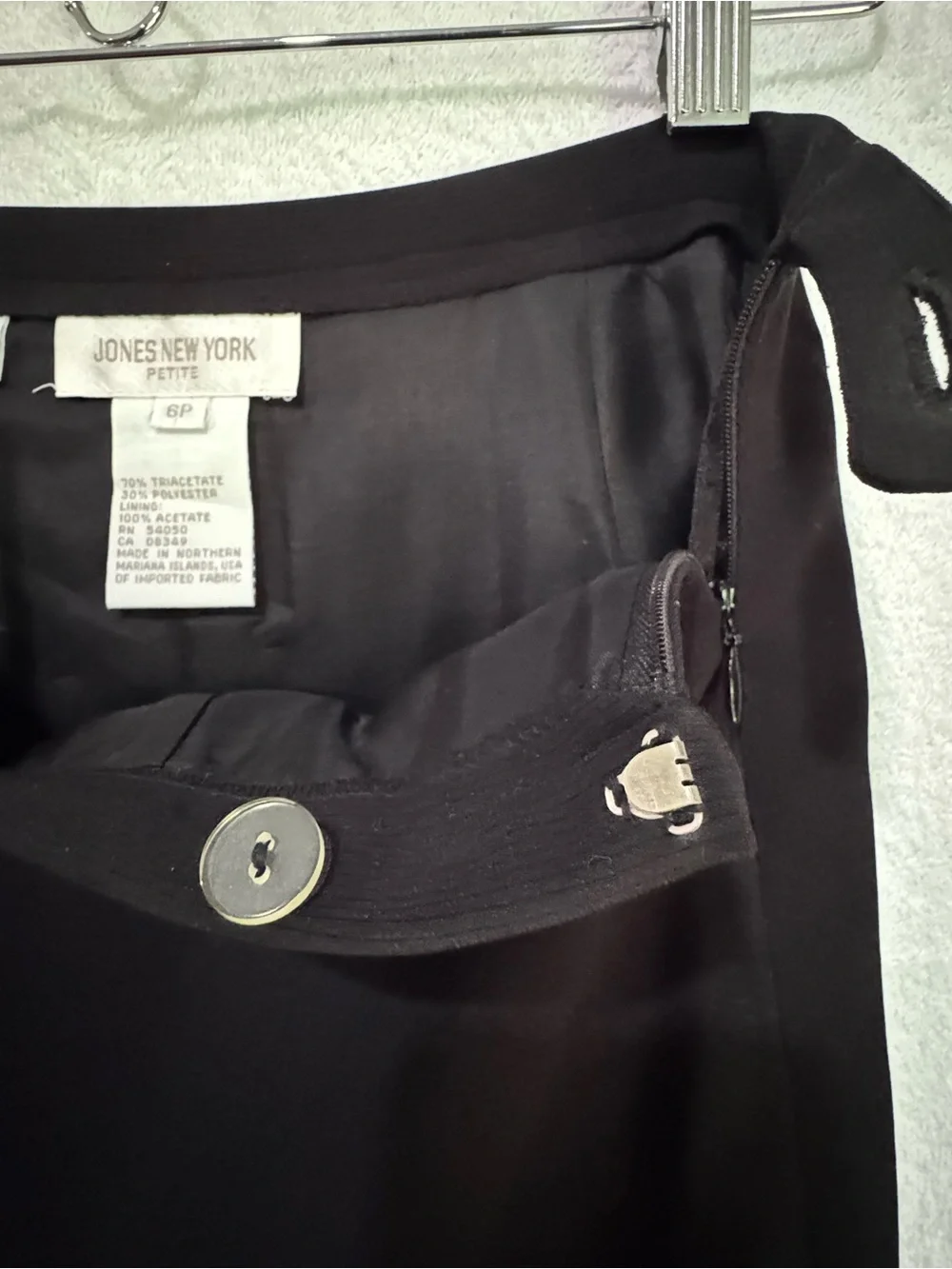Petite 6 Jones NY black skirt